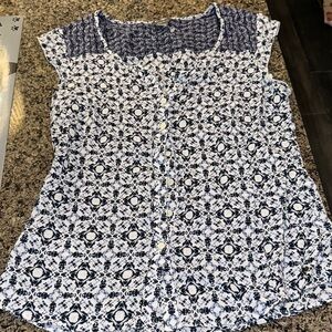 Eddie Bauer Navy and White Patterned Blouse